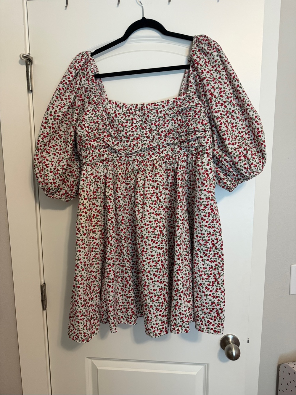 Abercrombie & Fitch White Mini Dress with Red Floral Print - Puff Sleeve Smock